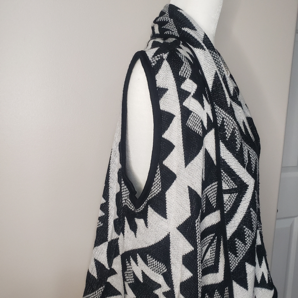 A Knitch Above | Aztec Cardigan Vest - Picture 2 of 4
